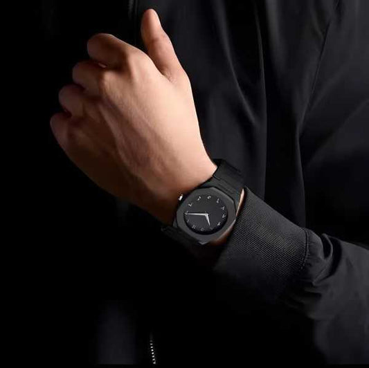 Aura Quartz Watch Black